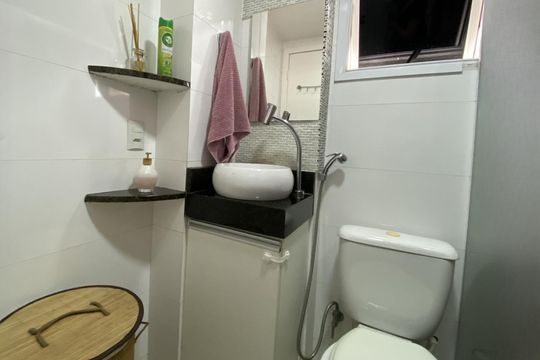 Banheiro de apartamento para alugar com 2 quartos, 58m² em Taquara, Rio de Janeiro