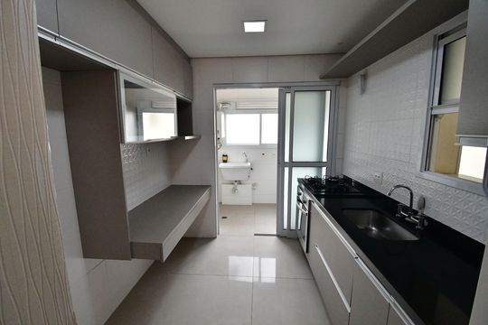 Cozinha de apartamento para alugar com 2 quartos, 82m² em Cambuí, Campinas