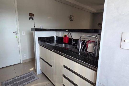 Cozinha de apartamento à venda com 2 quartos, 50m² em Jardim do Lago Continuacao, Campinas