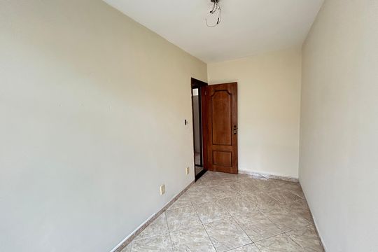Quarto 1 de apartamento para alugar com 2 quartos, 57m² em Bento Ribeiro, Rio de Janeiro
