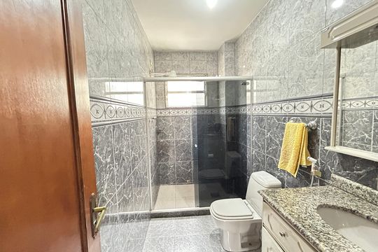 Banheiro de apartamento para alugar com 2 quartos, 57m² em Bento Ribeiro, Rio de Janeiro
