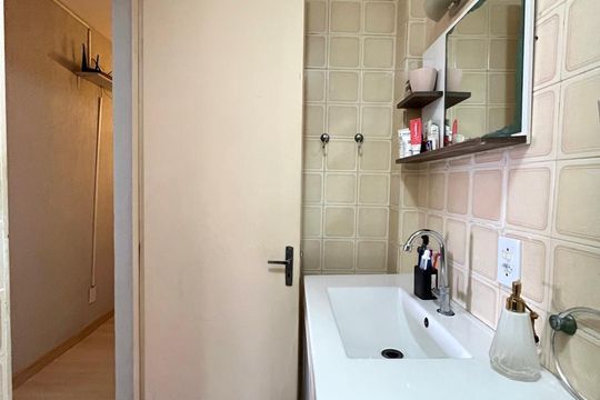 Banheiro de apartamento à venda com 2 quartos, 60m² em Swift, Campinas
