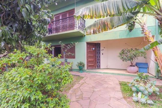 Casa à venda com 4 quartos, 300m² em Niterói, Canoas