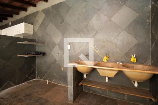 Área de serviço de casa à venda com 3 quartos, 225m² em QSD 49, Brasília