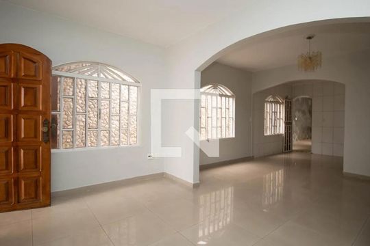 Casa à venda com 3 quartos, 225m² em QSD 49, Brasília