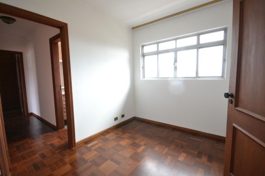 Corredor de casa para alugar com 7 quartos, 600m² em Rio Pequeno, São Paulo