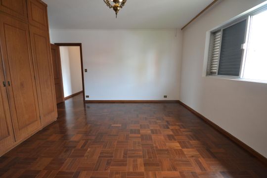 Quarto 4 de casa para alugar com 7 quartos, 600m² em Rio Pequeno, São Paulo