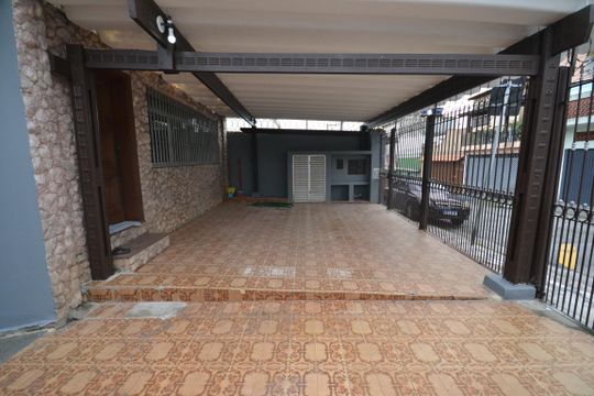 Garagem de casa para alugar com 7 quartos, 600m² em Rio Pequeno, São Paulo
