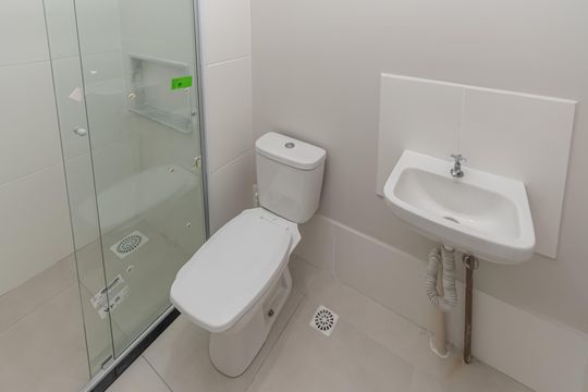 Banheiro  de apartamento à venda com 2 quartos, 62m² em Chácara Bela Vista, Sumaré