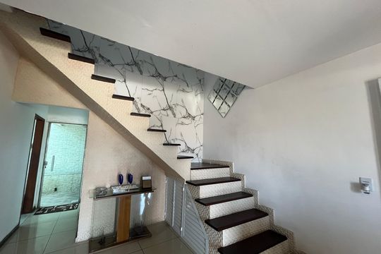 Escadas de casa para alugar com 3 quartos, 300m² em Parque Lafaiete, Duque de Caxias
