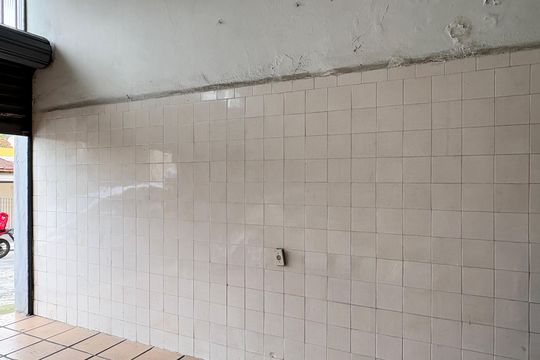 Garagem de casa à venda com 2 quartos, 220m² em Vila Zat, São Paulo