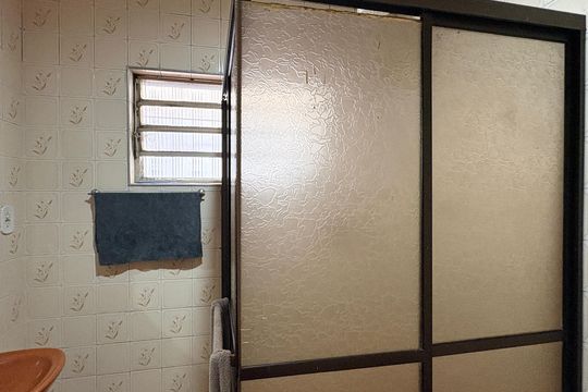 Banheiro de casa à venda com 2 quartos, 220m² em Vila Zat, São Paulo