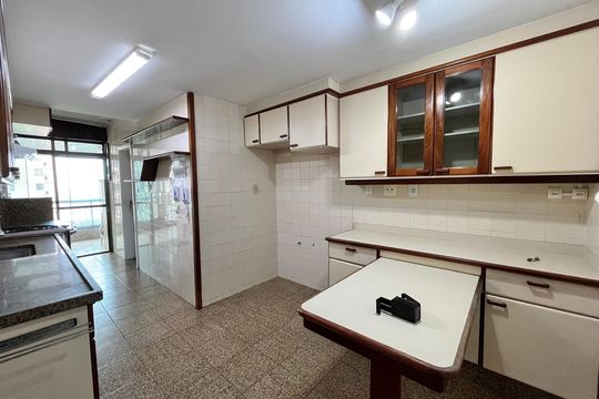 Cozinha de apartamento para alugar com 3 quartos, 147m² em Barra da Tijuca, Rio de Janeiro