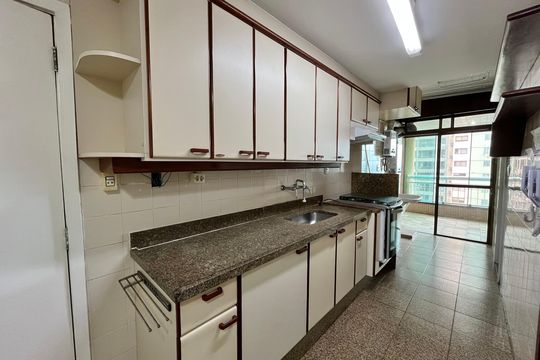 Cozinha de apartamento para alugar com 3 quartos, 147m² em Barra da Tijuca, Rio de Janeiro