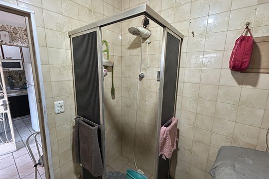 Banheiro de apartamento à venda com 1 quarto, 50m² em Realengo, Rio de Janeiro