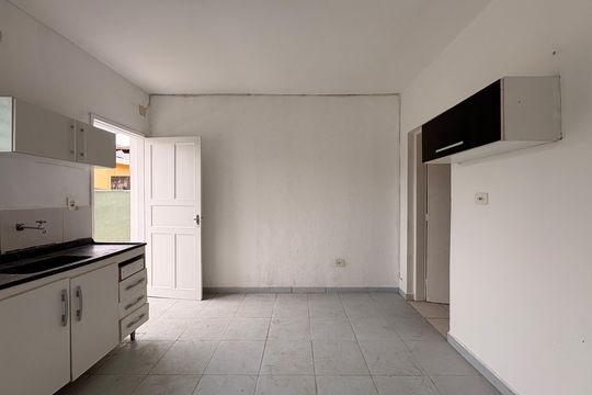 Cozinha de casa para alugar com 1 quarto, 25m² em Jardim Santo Antonio de Padua, Santo André