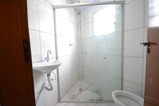Banheiro de apartamento para alugar com 2 quartos, 35m² em Vila Dalva, São Paulo