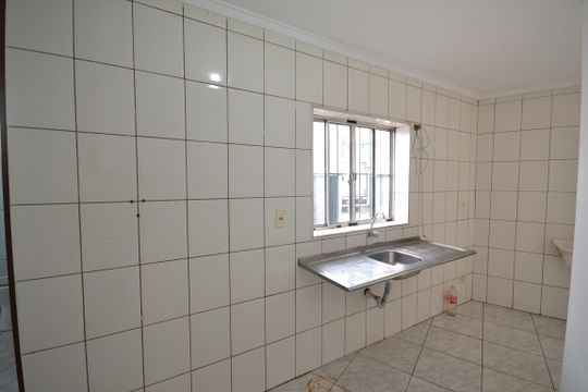 Cozinha de apartamento para alugar com 2 quartos, 35m² em Vila Dalva, São Paulo