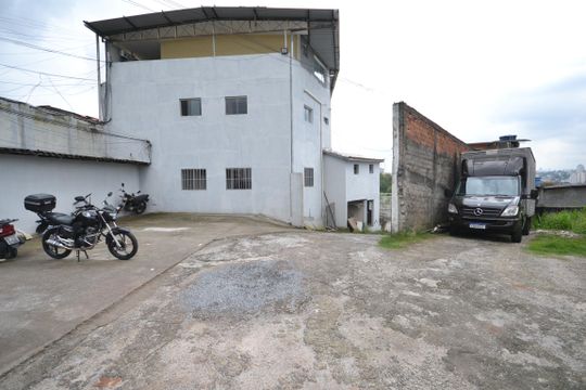 Garagem de apartamento para alugar com 2 quartos, 35m² em Vila Dalva, São Paulo