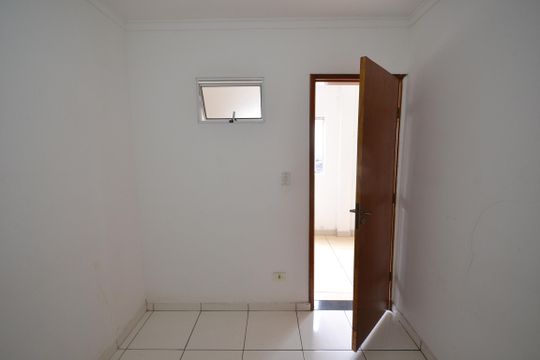 Quarto 2 de apartamento para alugar com 2 quartos, 35m² em Vila Dalva, São Paulo