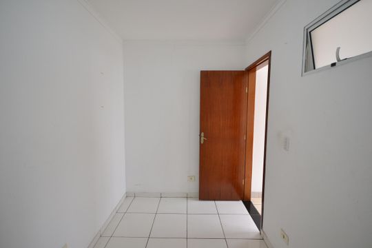 Quarto 1 de apartamento para alugar com 2 quartos, 35m² em Vila Dalva, São Paulo