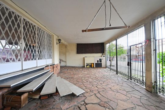 Garagem de casa à venda com 3 quartos, 400m² em Planalto Paulista, São Paulo