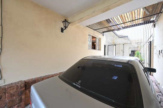 Garagem de casa à venda com 3 quartos, 400m² em Planalto Paulista, São Paulo