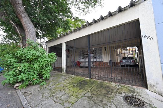 Fachada de casa à venda com 3 quartos, 400m² em Planalto Paulista, São Paulo