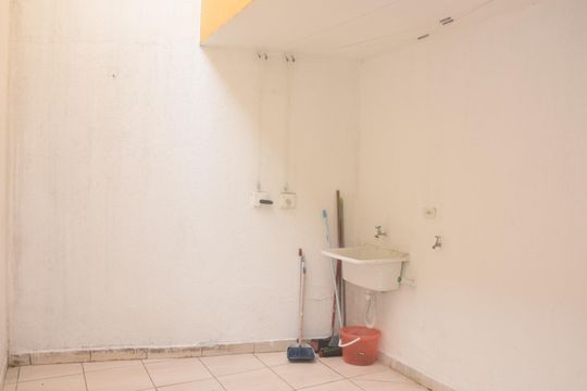 Quintal e lavanderia de casa de condomínio para alugar com 2 quartos, 80m² em Vila Alpina, São Paulo
