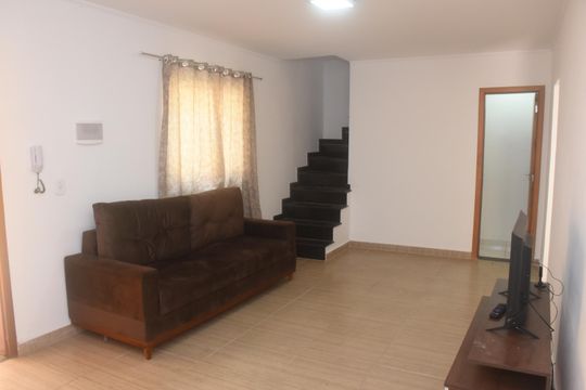 Sala de casa de condomínio para alugar com 2 quartos, 80m² em Vila Alpina, São Paulo