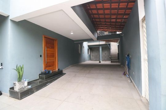 Quintal de casa à venda com 3 quartos, 221m² em Jardim das Maravilhas, Santo André