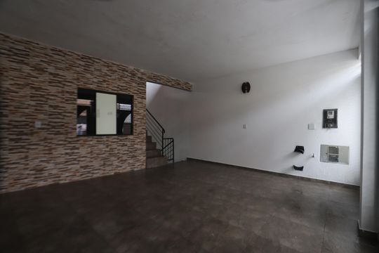 Garagem de casa para alugar com 3 quartos, 150m² em Jardim Rodolfo Pirani, São Paulo