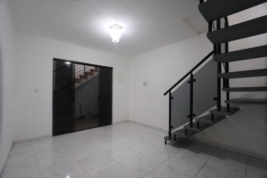 Casa para alugar com 3 quartos, 150m² em Jardim Rodolfo Pirani, São Paulo