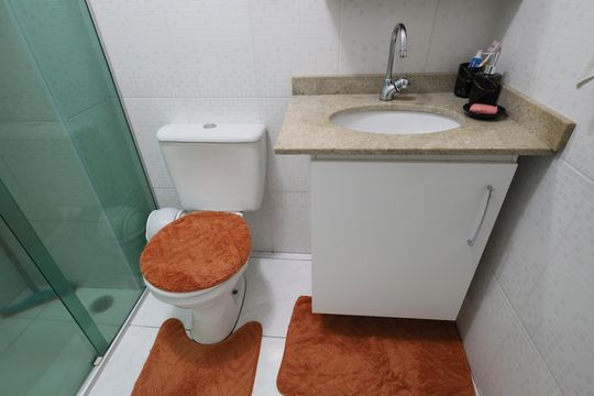 Banheiro de apartamento à venda com 2 quartos, 45m² em Padroeira, Osasco