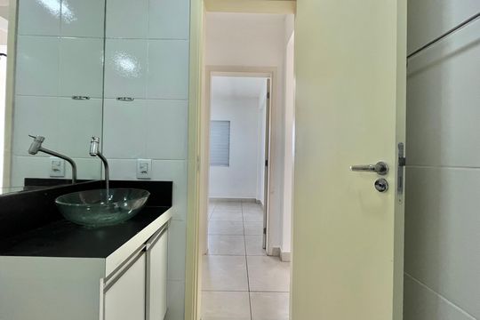 Banheiro de apartamento à venda com 2 quartos, 56m² em Vila Guarani (zona Sul), São Paulo