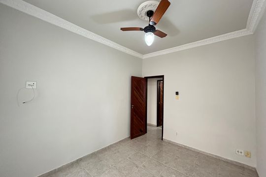 Quarto 1 de casa para alugar com 2 quartos, 136m² em Vila Valqueire, Rio de Janeiro