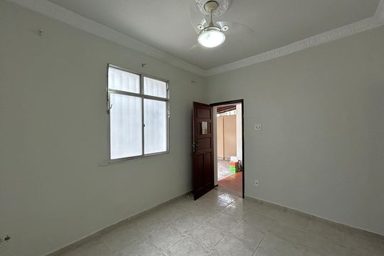 Sala de casa para alugar com 2 quartos, 136m² em Vila Valqueire, Rio de Janeiro