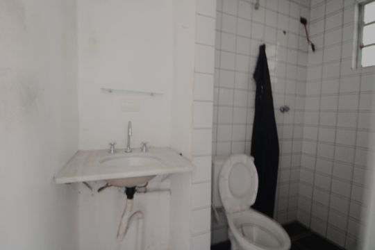 Banheiro de casa para alugar com 1 quarto, 39m² em Vila Castelo, São Paulo