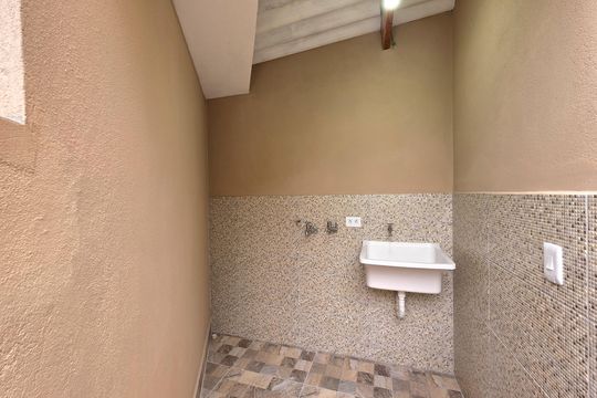Área de Serviço de casa para alugar com 2 quartos, 70m² em Parque Novo Oratório, Santo André