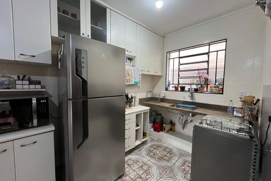 Cozinha de casa à venda com 3 quartos, 240m² em Moinho Velho, São Paulo