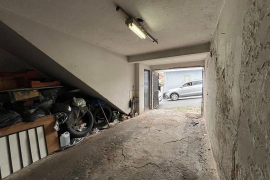 Garagem de casa à venda com 3 quartos, 240m² em Moinho Velho, São Paulo