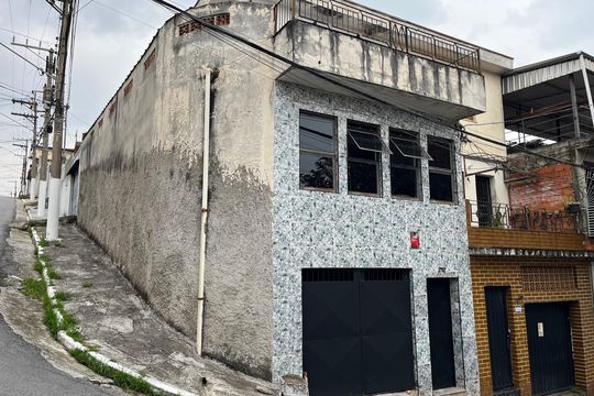 Fachada de casa à venda com 3 quartos, 240m² em Moinho Velho, São Paulo