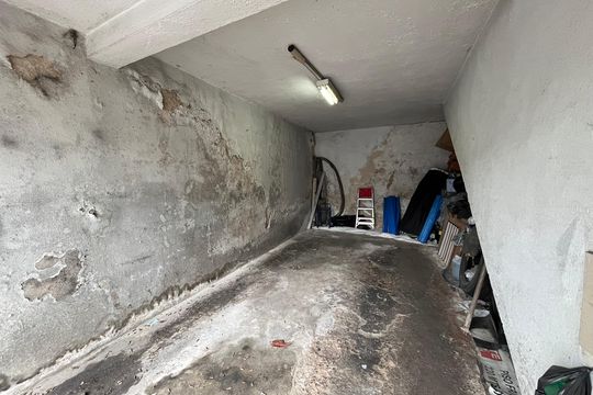 Garagem de casa à venda com 3 quartos, 240m² em Moinho Velho, São Paulo