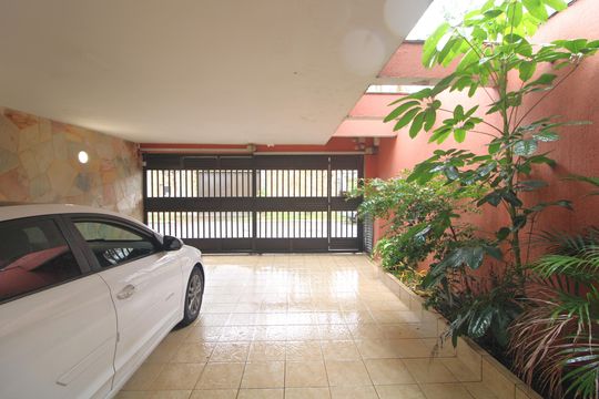 Garagem de casa para alugar com 3 quartos, 275m² em Interlagos, São Paulo