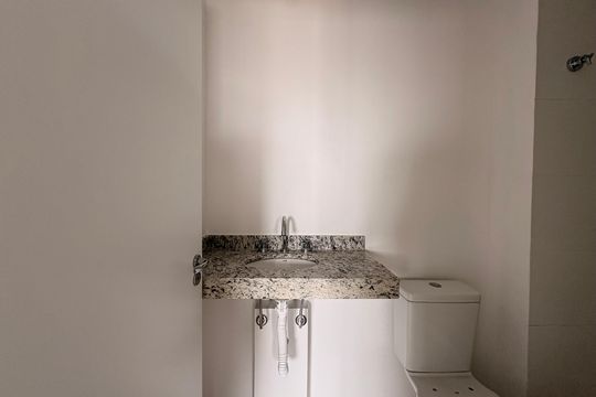 Banheiro de apartamento à venda com 2 quartos, 44m² em Campestre, Santo André