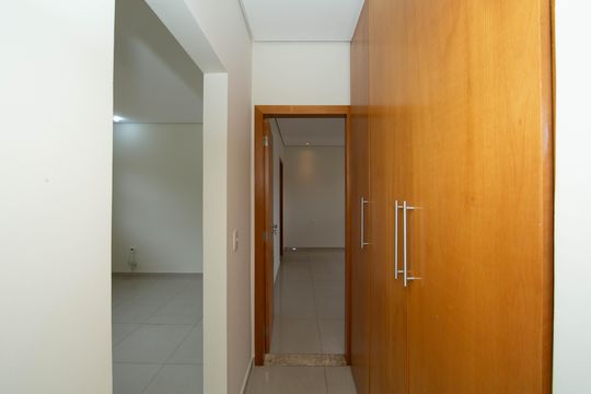 CORREDOR de casa à venda com 5 quartos, 274m² em Salgado Filho, Belo Horizonte