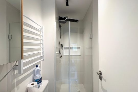 Banheiro de kitnet/studio para alugar com 1 quarto, 17m² em Chácara Inglesa, São Paulo