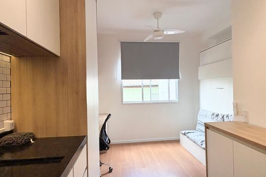 Cozinha de kitnet/studio para alugar com 1 quarto, 17m² em Chácara Inglesa, São Paulo
