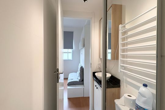 Banheiro de kitnet/studio para alugar com 1 quarto, 17m² em Chácara Inglesa, São Paulo