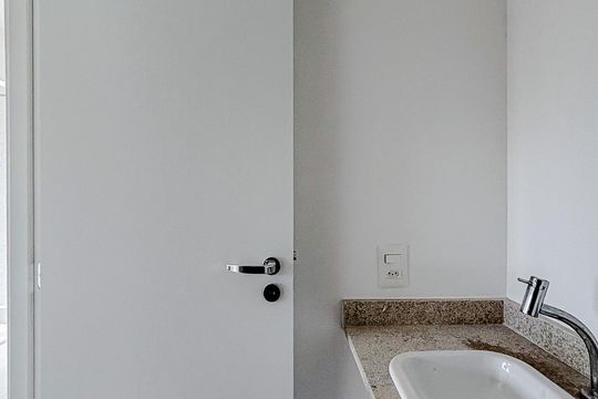 Banheiro de kitnet/studio para alugar com 1 quarto, 35m² em Tatuapé, São Paulo